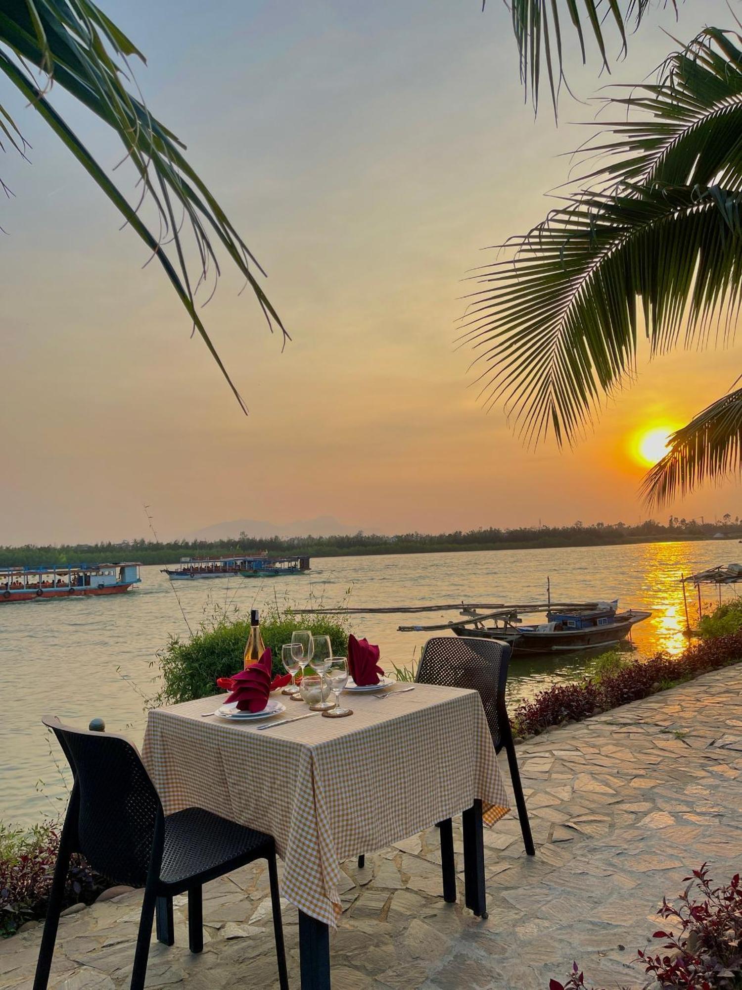 Bel Marina Hoi An Resort Екстер'єр фото Sunset at the Riverine Restaurant
