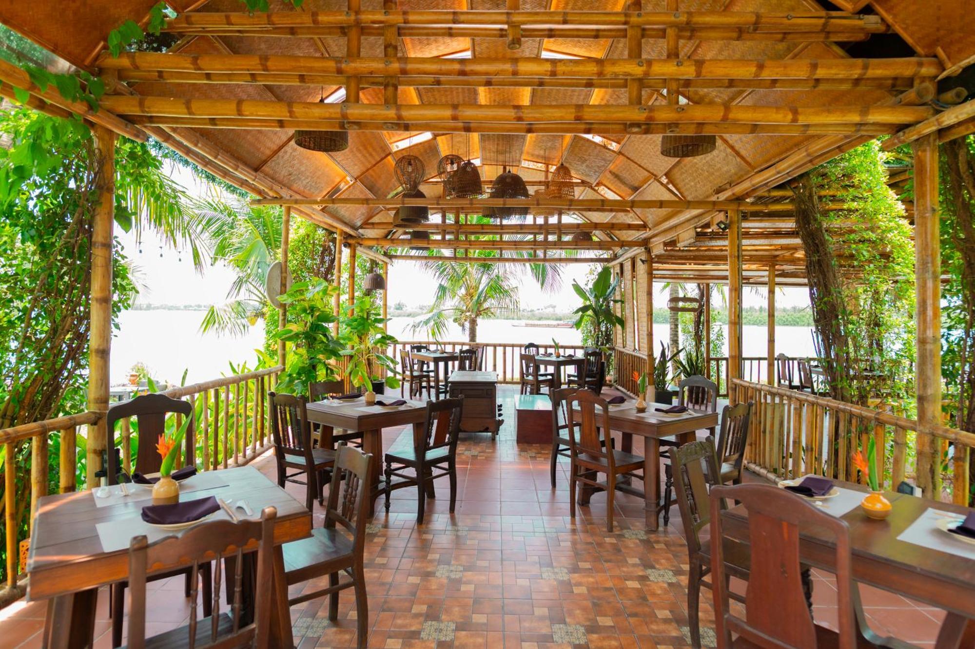 Bel Marina Hoi An Resort Екстер'єр фото The restaurant at the resort