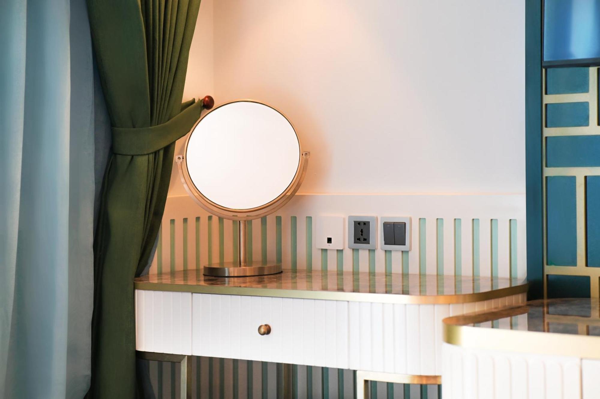 Bel Marina Hoi An Resort Екстер'єр фото A dressing table